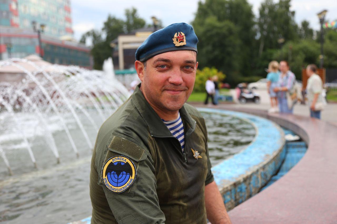 Фото Десантники в фонтанах и колонны машин. Что происходит на улицах Новосибирска в День ВДВ. ОНЛАЙН 13